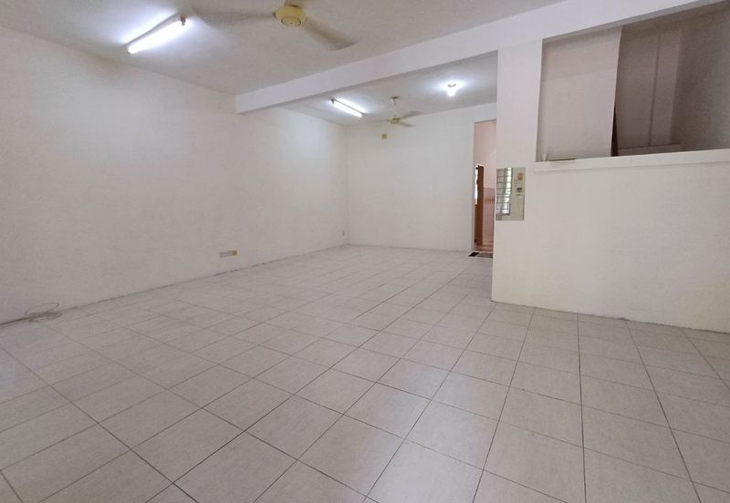 Jalan Warisan Mulia, Kota Warisan