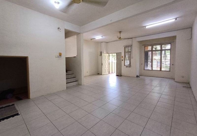 Jalan Warisan Mulia, Kota Warisan