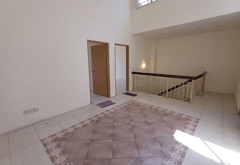 Jalan Warisan Mulia, Kota Warisan