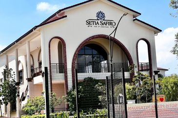 Setia Safiro
