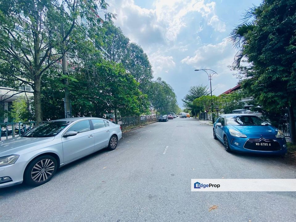 Garden Homes Seksyen 15 Bandar Baru Bangi Double Storey Link Bungalow SPACIOUS OPEN FACING For Sale, Selangor, Bangi