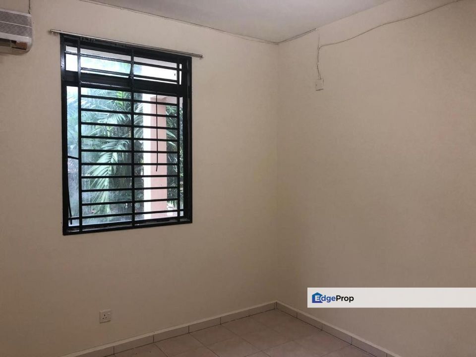 SPACIOUS 4+1 bedrooms lower unit townhouse Cyberia Townhouse Cyberjaya For Sale, Selangor, Cyberjaya