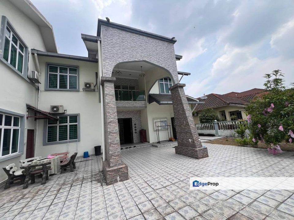 Bangi Villa 2 Storey Bungalow House WITH SEMINAR HALL POOL Spacious For Sale, Selangor, Bangi