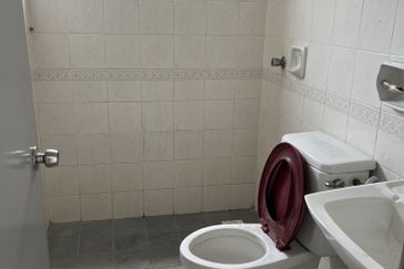 FURTHER PRICE REDUCTION!!! Condominium at Pantai Hillpark 2, Bangsar South With An Amazing Picturesque High Floor View of KL City (KLCC/TRX)