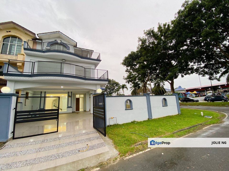 Bandar Putra Kulai 3 Storey Corner,Big Land for Sale RM938,000 By