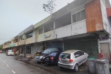 Ulu Tiram @ Jalan Baiduri Double Storey Shoplot For Sale