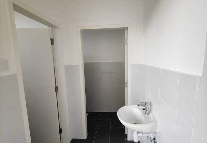 Taman Bukit Kaze ,Ulu Tiram Brand New Double Storey Shoplot For Rent