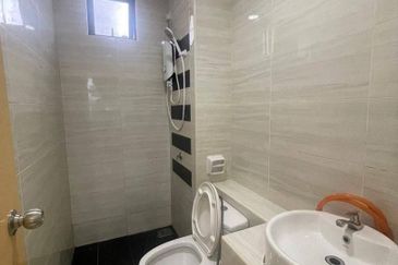 D'Summit Residences @ Kempas Utama