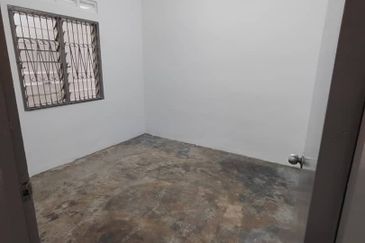 Taman Season @ Pekan Nanas Single Storey House For Sale