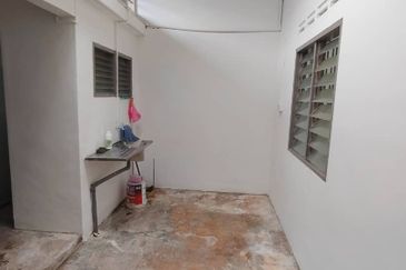 Taman Season @ Pekan Nanas Single Storey House For Sale