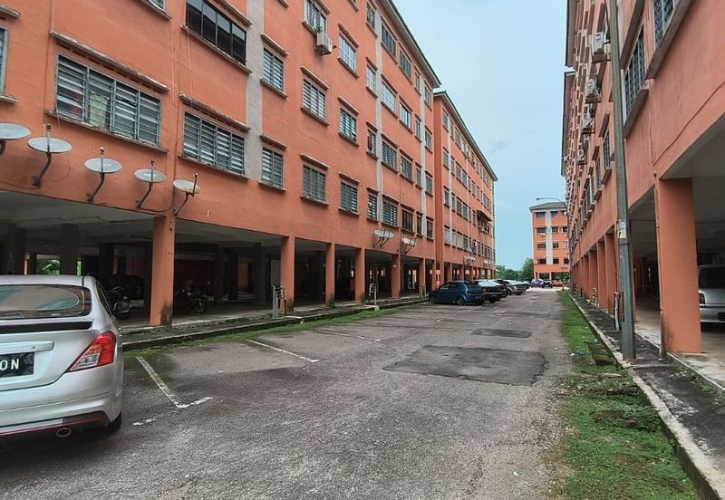 Taman Pulai Utama Flat