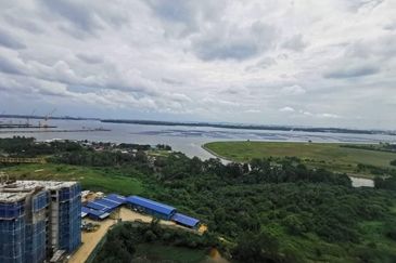 Meridin Bayvue Apartment