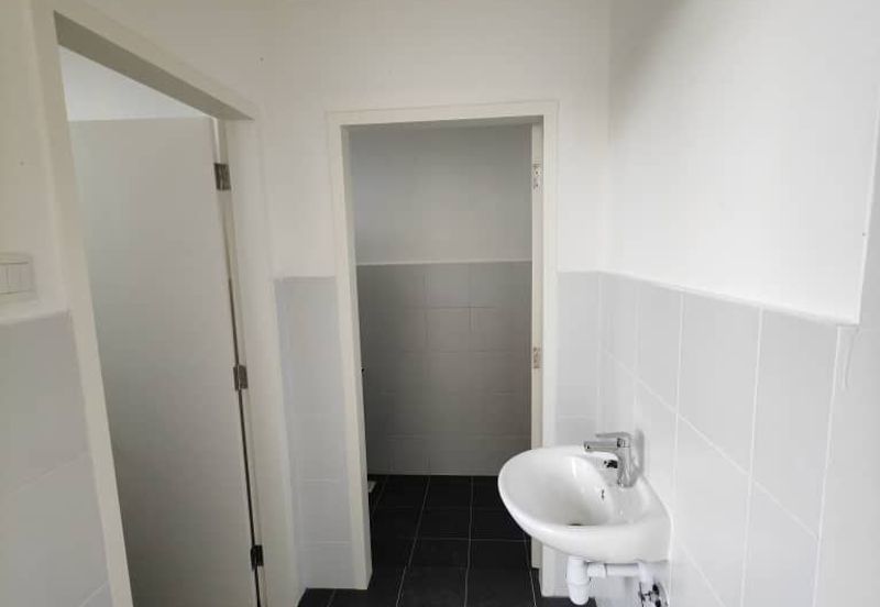 Ulu Tiram @ Jalan Bukit Kaze Shoplot For Rent