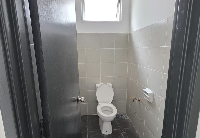 Oasis 2 @ Tropicana Danga Cove