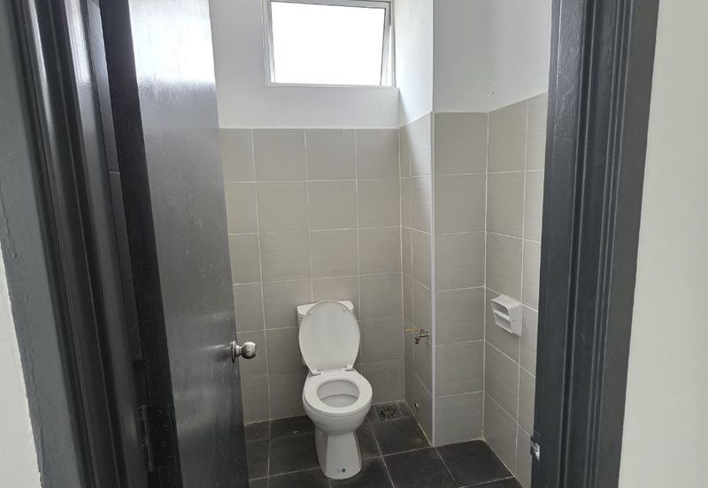 Oasis 2 @ Tropicana Danga Cove