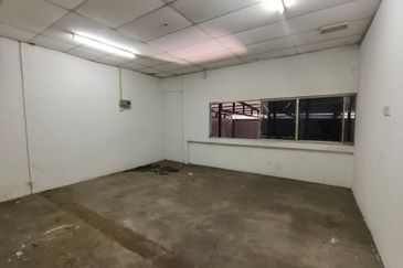 Taman Sri Yacoob 1.5 Storey Factory For Sale/Rent