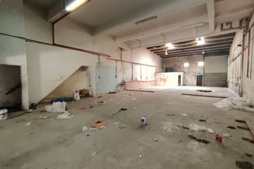 Taman Sri Yacoob 1.5 Storey Factory For Sale/Rent