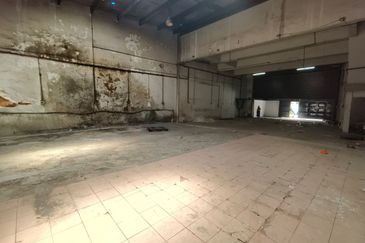 Taman Sri Yacoob 1.5 Storey Factory For Sale/Rent