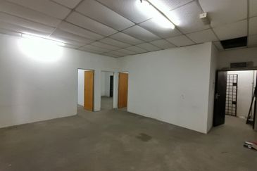 Taman Sri Yacoob 1.5 Storey Factory For Sale/Rent