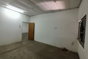 Taman Sri Yacoob 1.5 Storey Factory For Sale/Rent