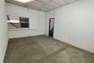 Taman Sri Yacoob 1.5 Storey Factory For Sale/Rent