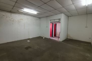 Taman Sri Yacoob 1.5 Storey Factory For Sale/Rent