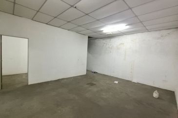 Taman Sri Yacoob 1.5 Storey Factory For Sale/Rent