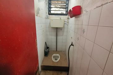 Taman Sri Yacoob 1.5 Storey Factory For Sale/Rent