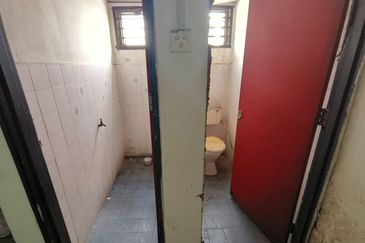 Taman Sri Yacoob 1.5 Storey Factory For Sale/Rent