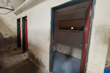 Taman Sri Yacoob 1.5 Storey Factory For Sale/Rent