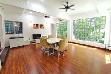 3 Storey Bungalow Putra Hills Bukit Rahman Putra