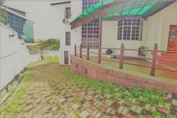 3 Storey Bungalow Putra Hills Bukit Rahman Putra