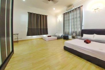 3 Storey Bungalow Putra Hills Bukit Rahman Putra