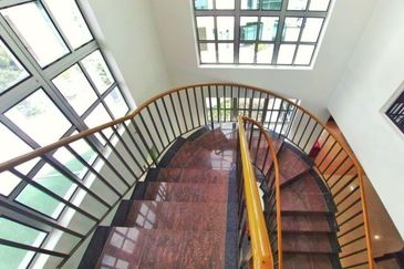 3 Storey Bungalow Putra Hills Bukit Rahman Putra