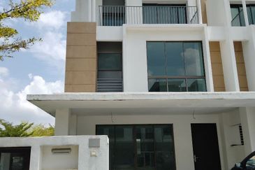 Lake Point Residence