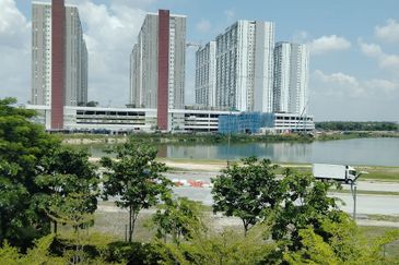 Lake Point Residence