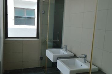 Lake Point Residence