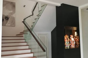 Fully Furnished 3 Storey Bungalow Taman Tropicana 