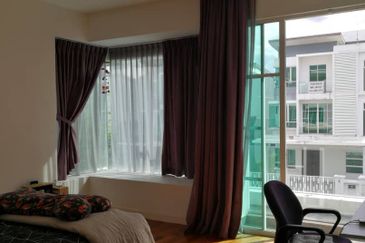 Fully Furnished 3 Storey Bungalow Taman Tropicana 