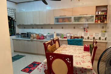 3 Storey Semi D Taman Bunga Negara Seksyen 27 Shah