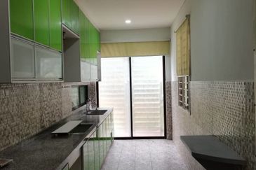 3 Storey Semi D Taman Tropika 2 Sungai Tangkas Ban