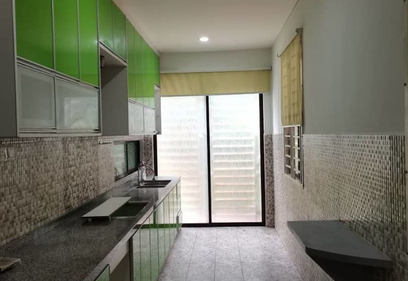 3 Storey Semi D Taman Tropika 2 Sungai Tangkas Ban