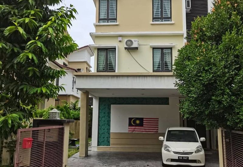 3 Storey Semi D Taman Tropika 2 Sungai Tangkas Ban