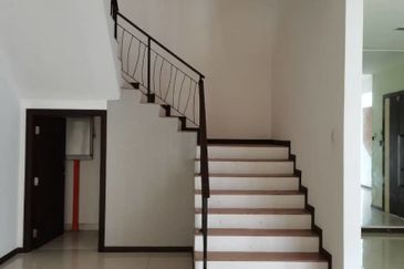 3 Storey Semi D Taman Tropika 2 Sungai Tangkas Ban