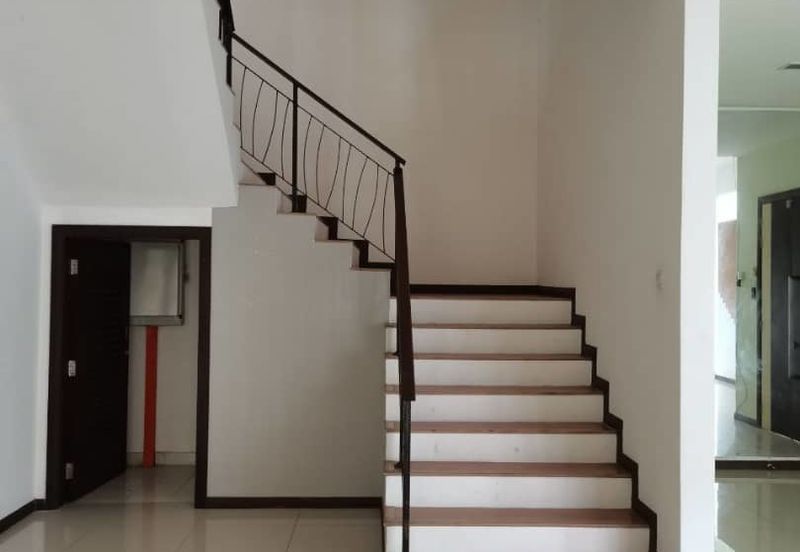 3 Storey Semi D Taman Tropika 2 Sungai Tangkas Ban