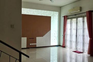 3 Storey Semi D Taman Tropika 2 Sungai Tangkas Ban