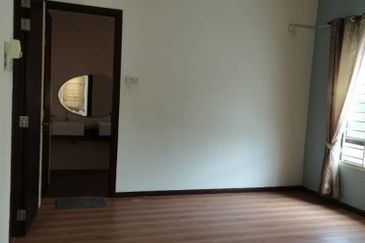 3 Storey Semi D Taman Tropika 2 Sungai Tangkas Ban