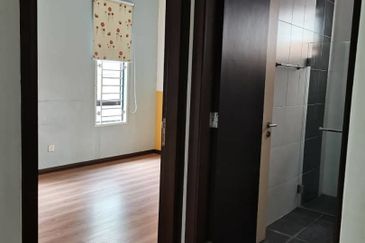 3 Storey Semi D Taman Tropika 2 Sungai Tangkas Ban