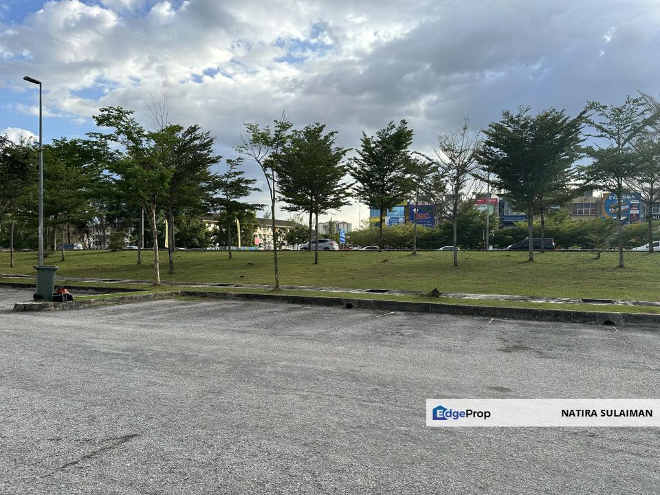 3 Storey Shoplot Ttdi Grove Kajang, Selangor, Kajang