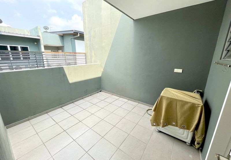 Parkfield Residences, Tropicana Heights